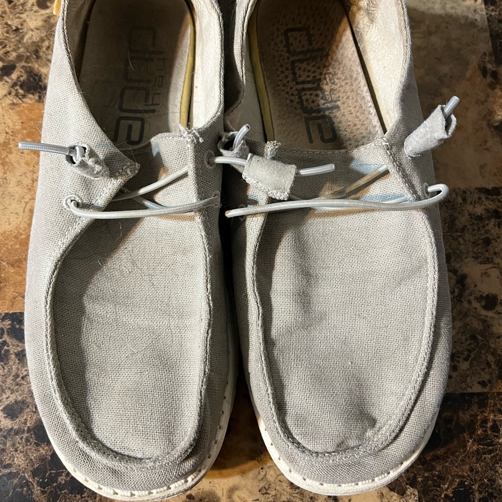 Dudes women’s Wendy chambray light gray size 8